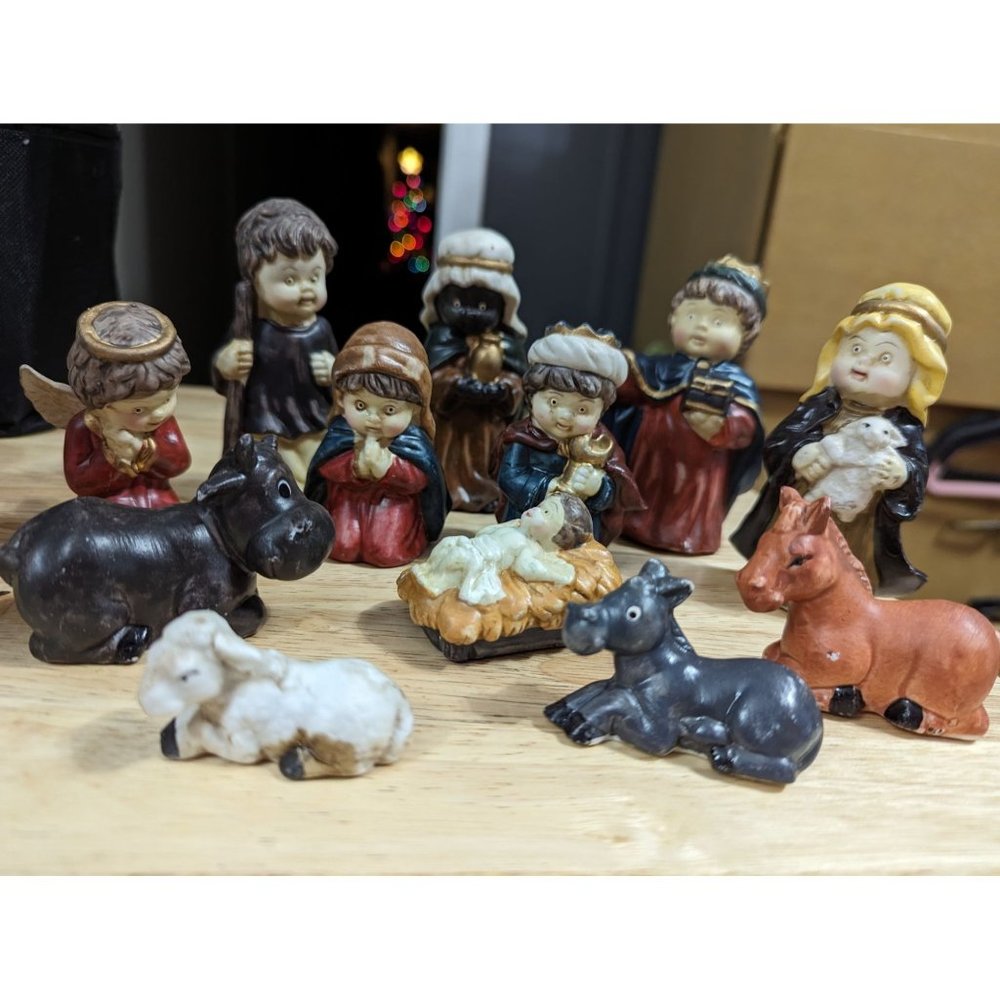Hobby Project 12 piece Christmas Nativity set animals angels handpainted 1-4 in